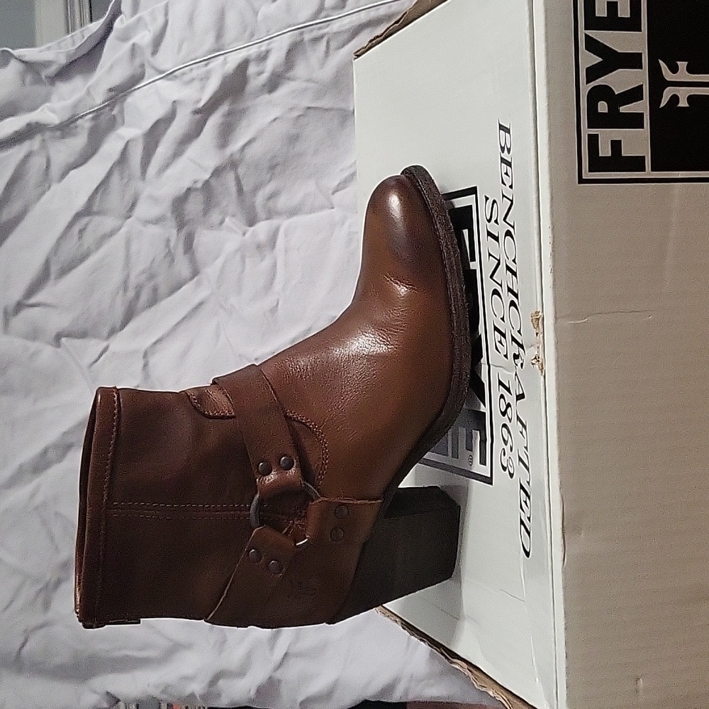 USED-LIKE NEW - FRYE - Tabitha Harnesss Short Cognac 8M